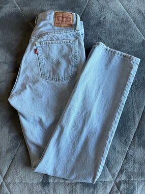 73. | Levi's | 501 | Light Blue Straight-Leg Jeans